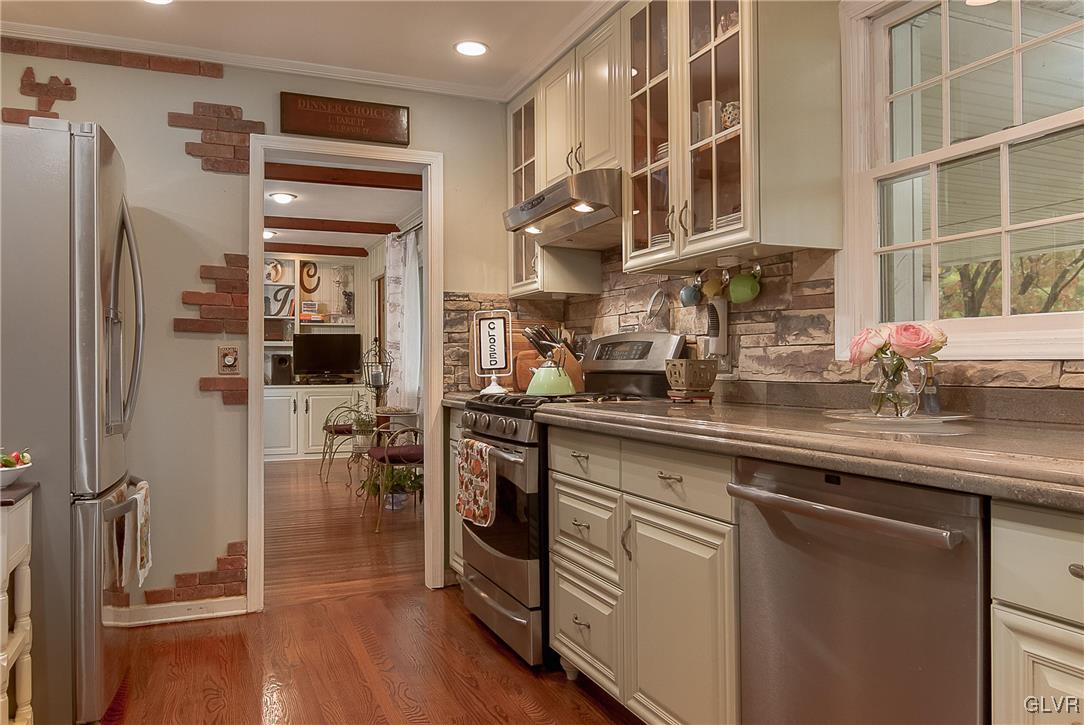 4277 Hecktown Road Bethlehem, PA 18020 - Photo 4 of 25 Gallery Image 4
