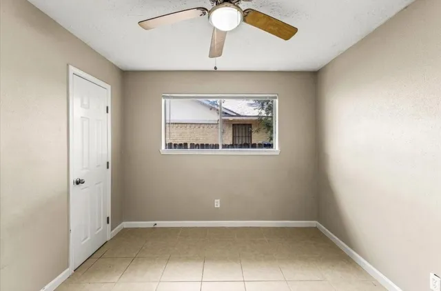 $2,100 | 408 Bay Ridge Drive, League City, TX 77573