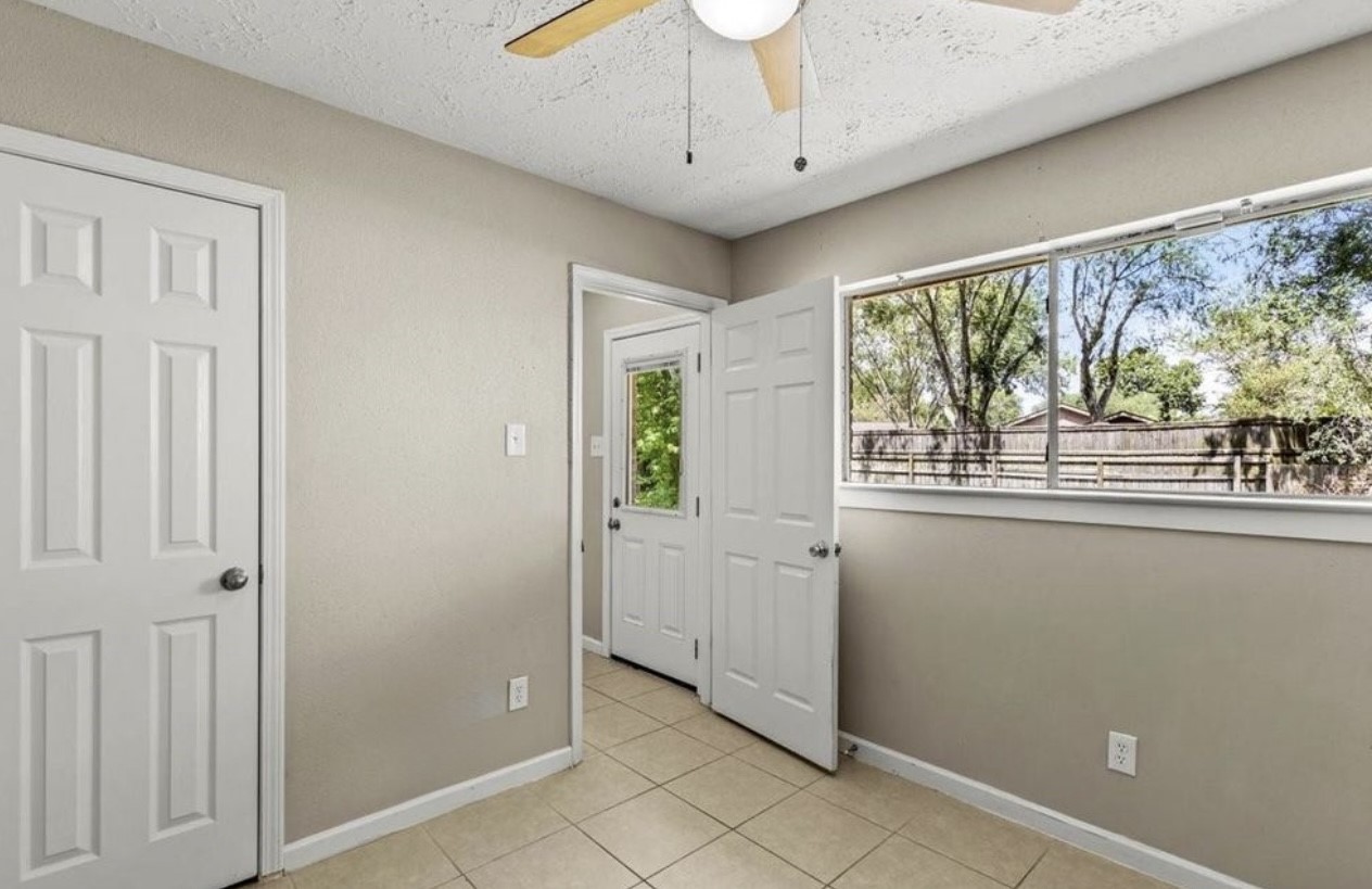 408 Bay Ridge Drive League City, TX 77573 - Photo 17 of 22 a view of entryway with window and cabinet