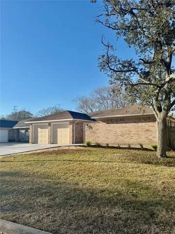 $2,100 | 408 Bay Ridge Drive, League City, TX 77573