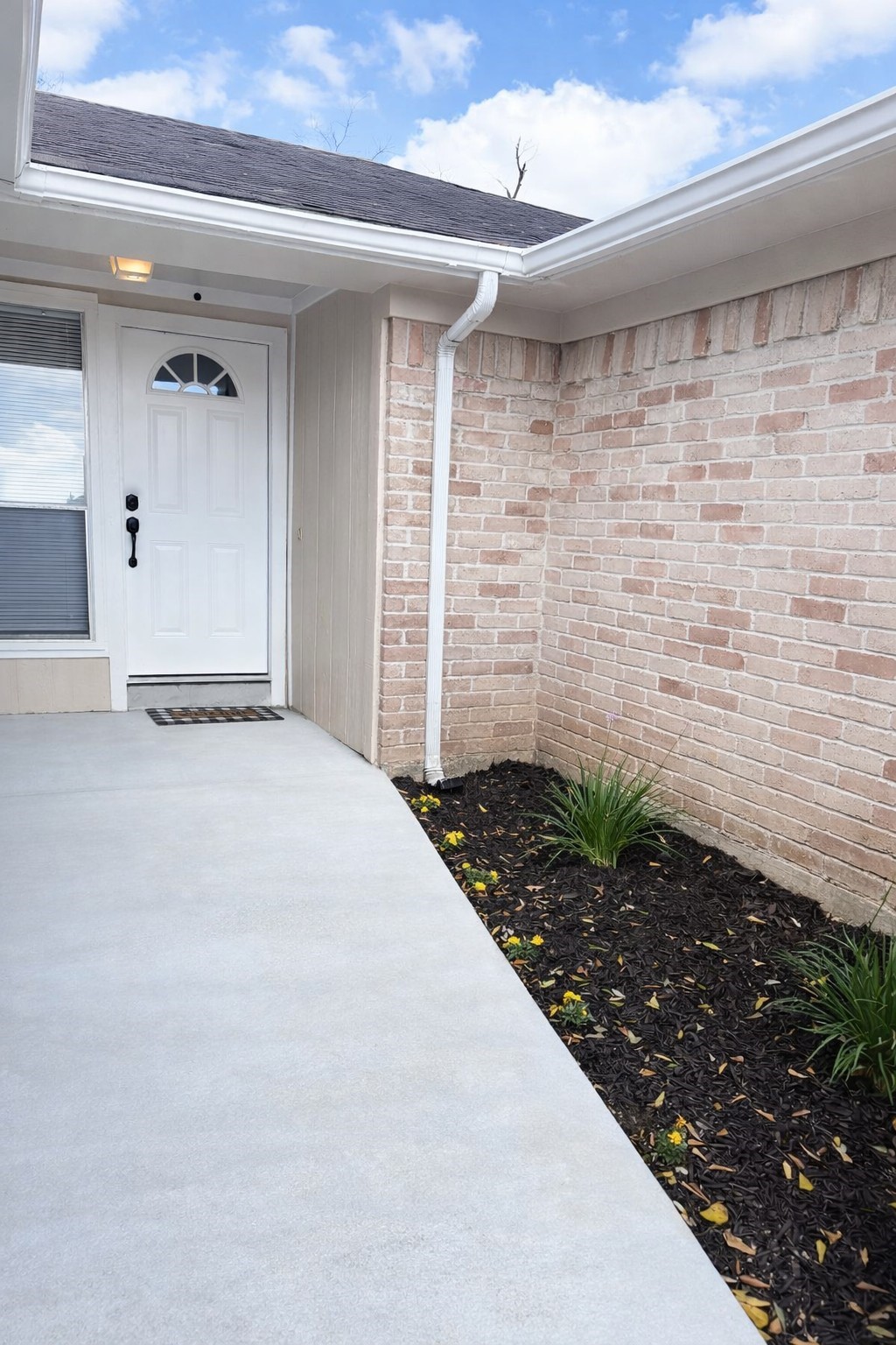 408 Bay Ridge Drive League City, TX 77573 - Photo 2 of 22 a view of empty room