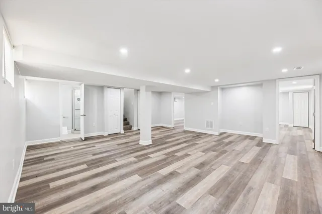 a view of a livingroom with wooden floor and closet