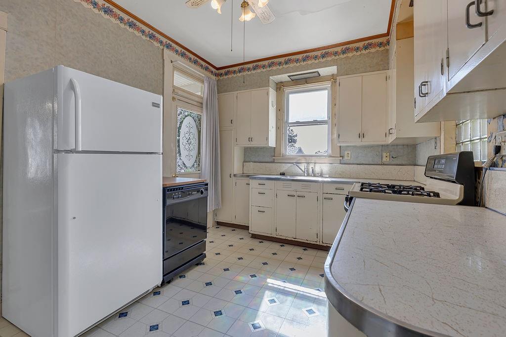 370 Ohio Avenue Rochester, PA 15074 - Photo 13 of 31 Kitchen