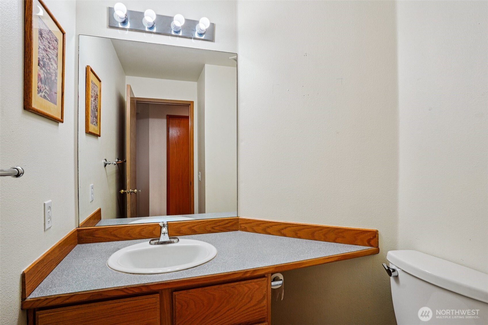 35031 8th Place Southwest Federal Way, WA 98023 - Photo 12 of 36 a bathroom with a sink and a toilet