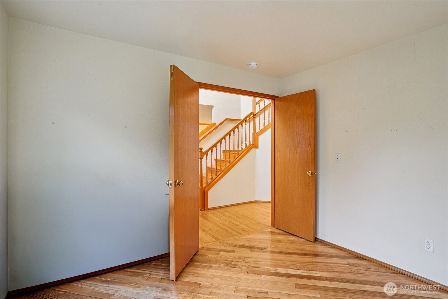 35031 8th Place Southwest Federal Way, WA 98023 - Photo 16 of 36 a view of an entryway