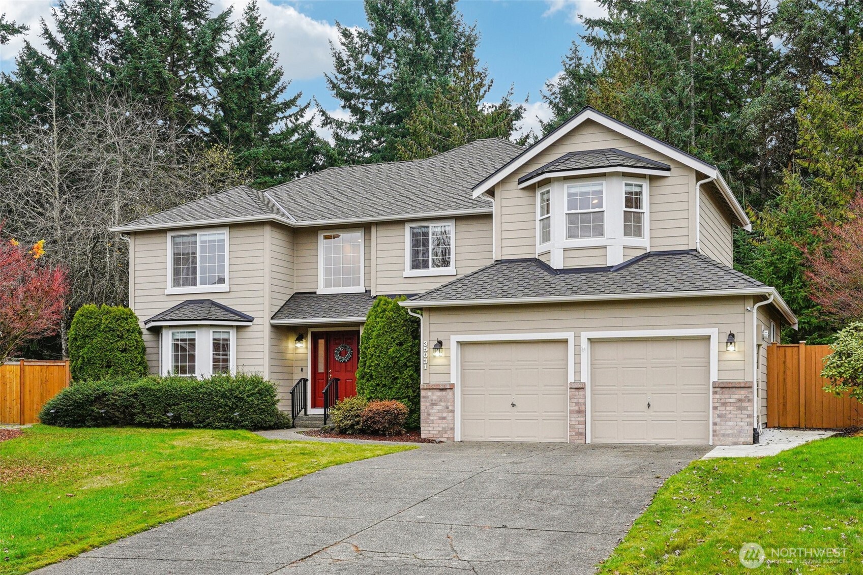 35031 8th Place Southwest Federal Way, WA 98023 - Photo 2 of 36 a front view of a house with garden