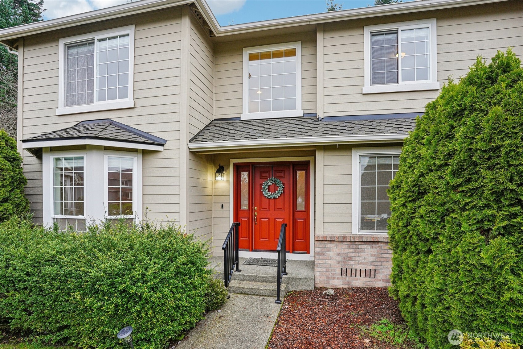 35031 8th Place Southwest Federal Way, WA 98023 - Photo 3 of 36 a front view of a house with garden