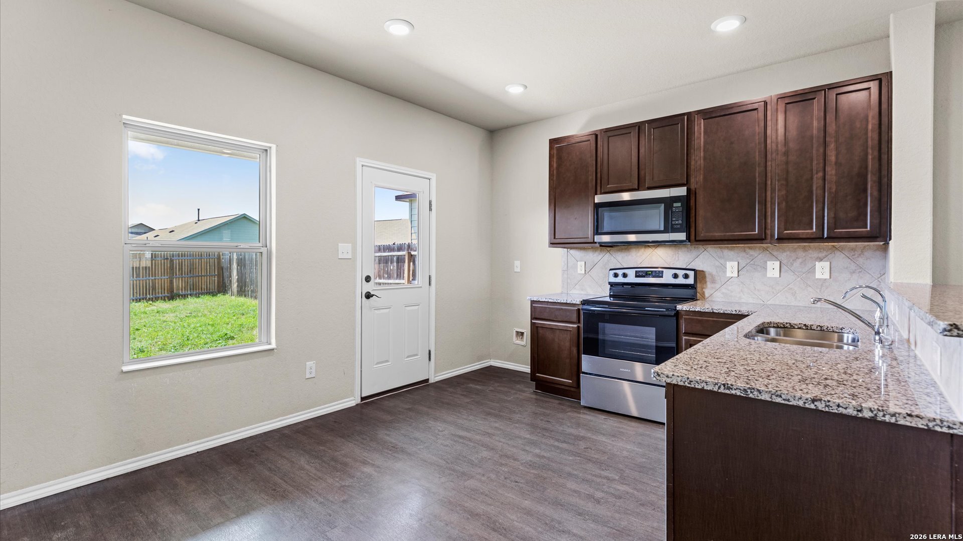 5915 Poolside Park Converse, TX 78109 - Photo 5 of 21
