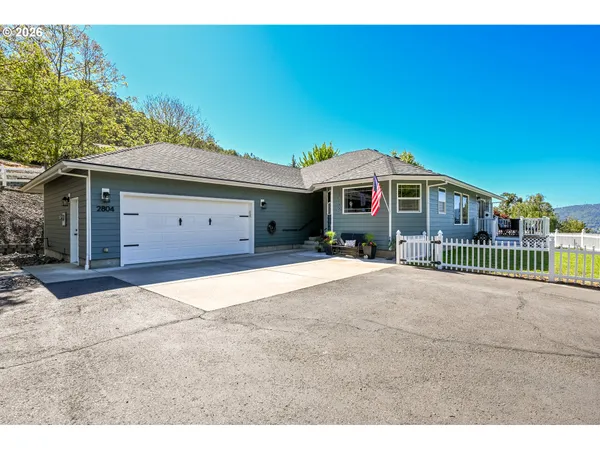 $535,000 | 2804 Northwest Daysha Drive, Roseburg, OR 97471