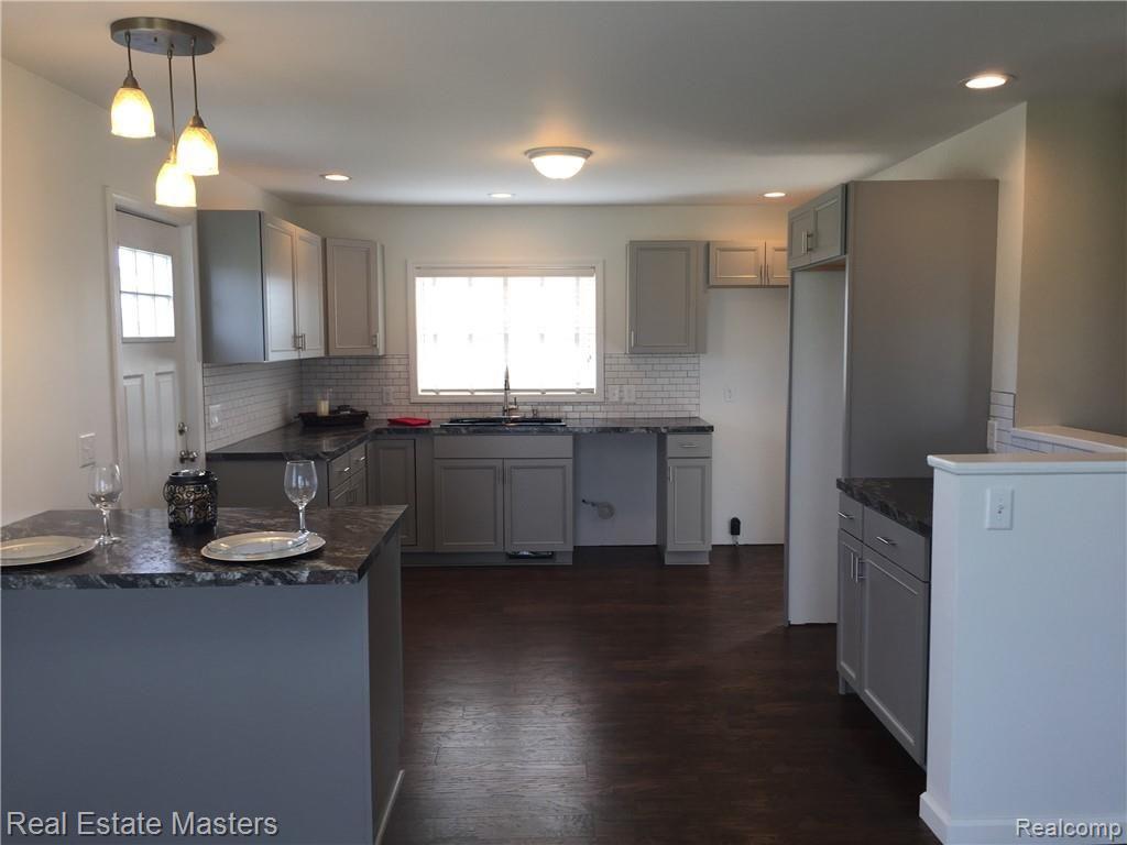 8171 State Road Fort Gratiot, MI 48059 - Photo 9 of 33 state32.JPG