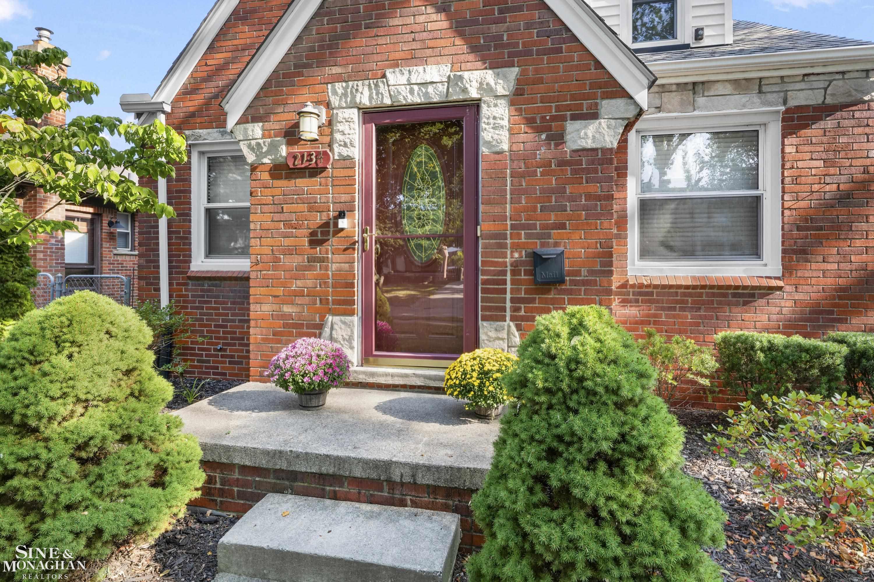2134 Hawthorne Road Grosse Pointe, MI 48236 - Photo 2 of 49 50187927-a5b7fc13-7308-4ee9-9ab7-c1016c203013.JPG