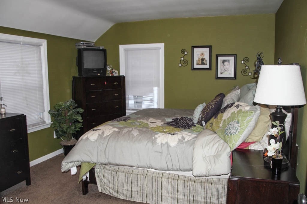 4996 Anderson Road Cleveland, OH 44124 - Photo 15 of 26 Master bedroom...spacious enough to fit a king size bed!