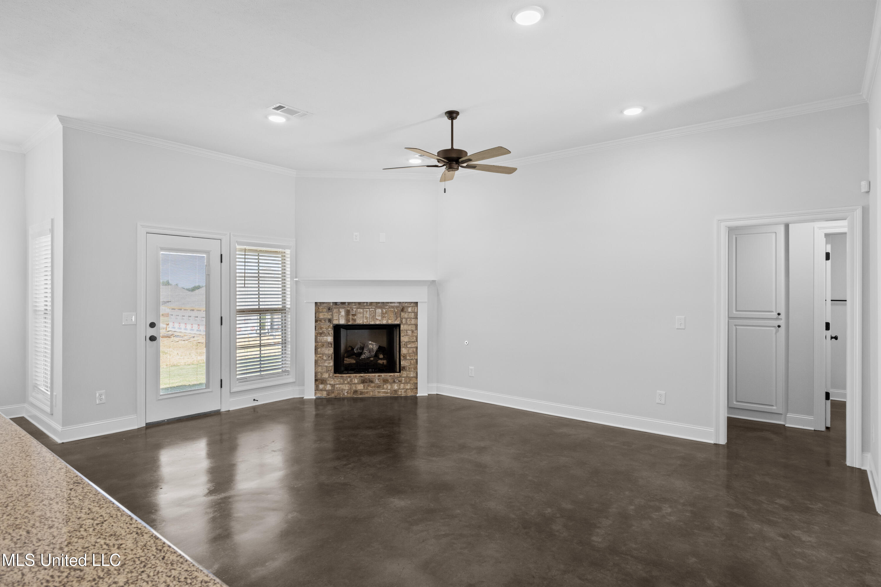 230 Hemingway Circle Canton, MS 39046 - Photo 7 of 22 EOSR9205