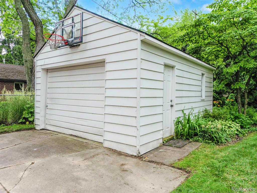 421 Maison Road Grosse Pointe Farms, MI 48236 - Photo 38 of 44