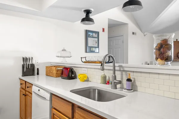 $364,900 | 218 Reservoir Street, Unit 326, Holden, MA 01520