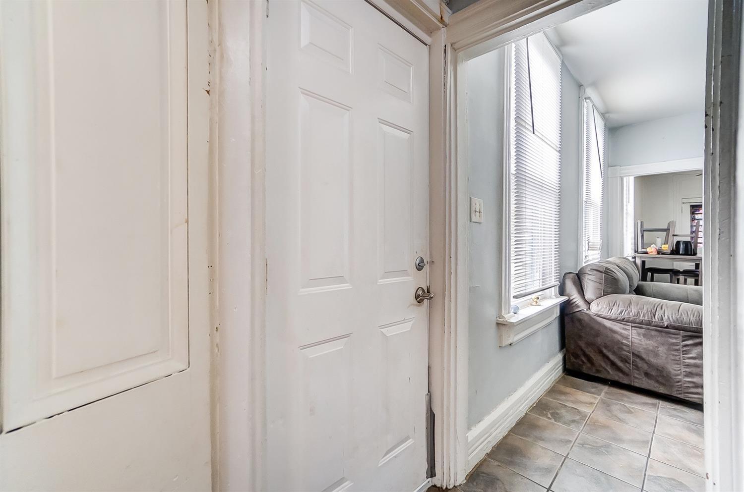 3126 River Road Cincinnati, OH 45204 - Photo 7 of 36