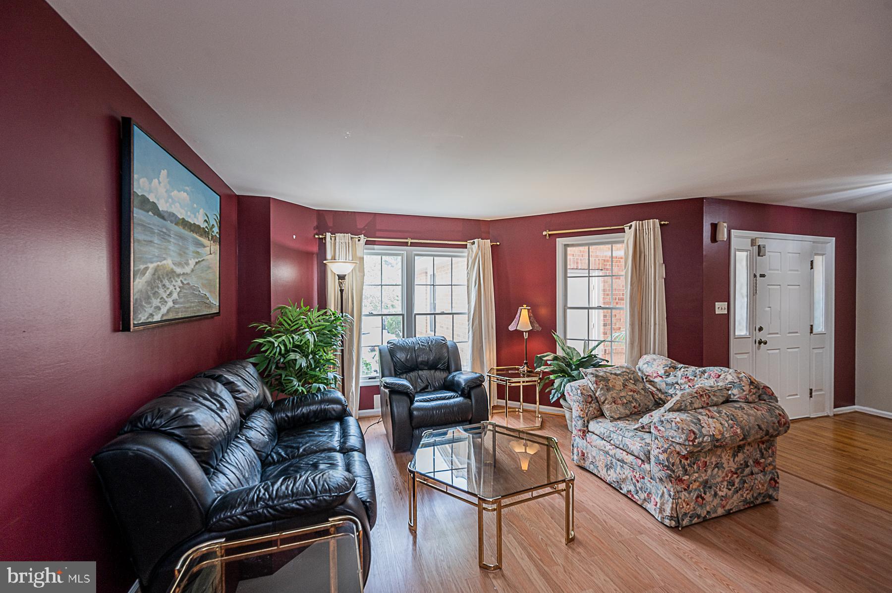 9232 Ispahan Loop Laurel, MD 20708 - Photo 7 of 41 LIVING ROOM.
