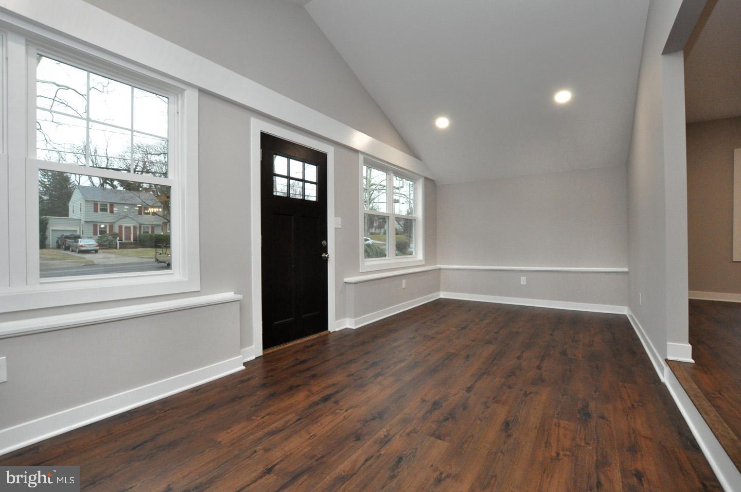 1119 Prospect Ridge Boulevard Haddon Heights, NJ 08035 - Photo 5 of 29 Foyer