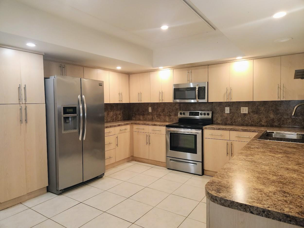 2940 Northeast 19th Terrace, Unit SOUTH SIDE Lighthouse Point, FL 33064 - Photo 4 of 12 Photo 4