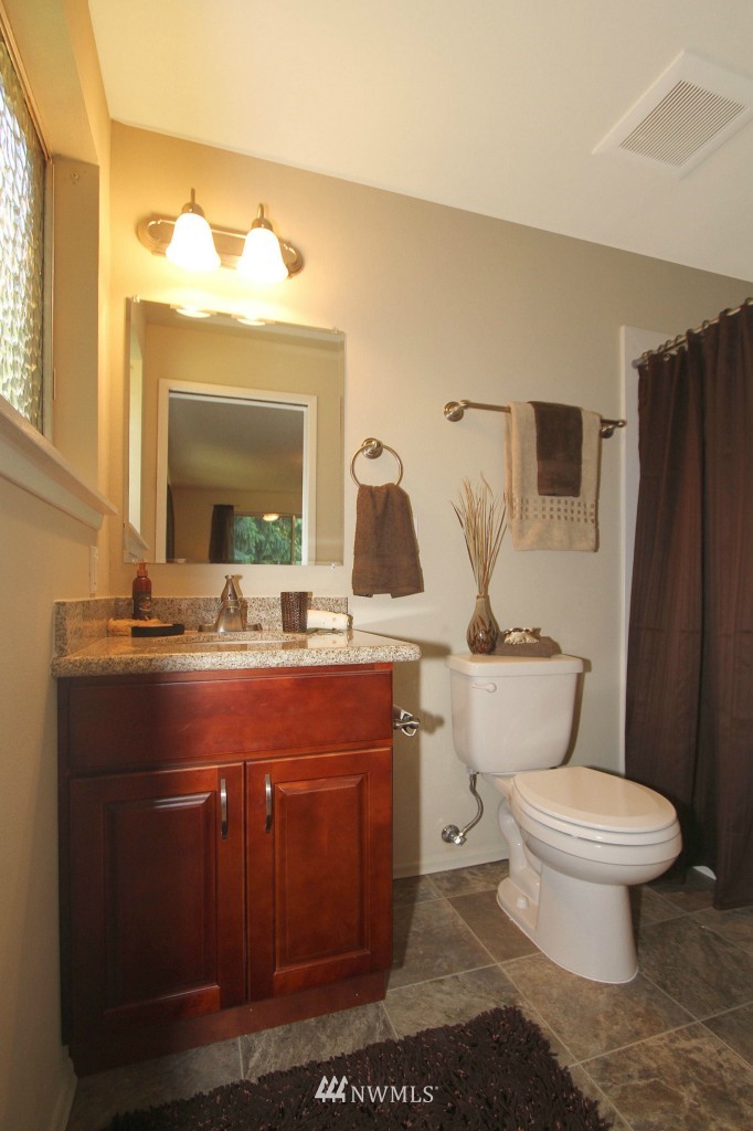 1340 Southwest Berry Lake Road Port Orchard, WA 98367 - Photo 11 of 24 Gallery Image 11