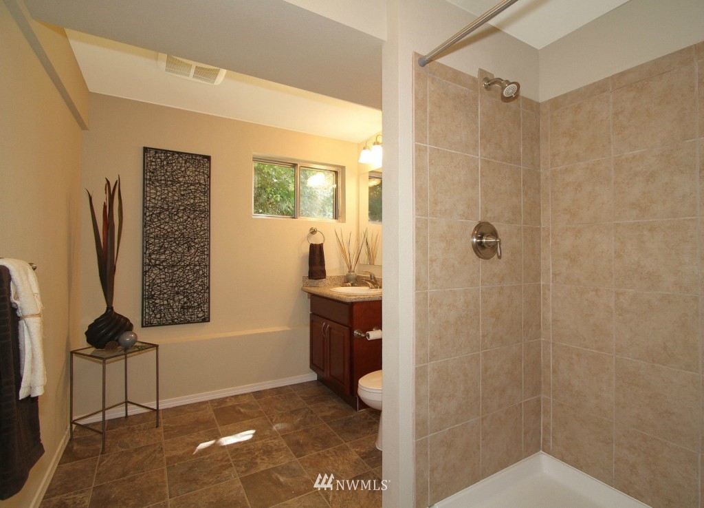 1340 Southwest Berry Lake Road Port Orchard, WA 98367 - Photo 17 of 24 Gallery Image 17