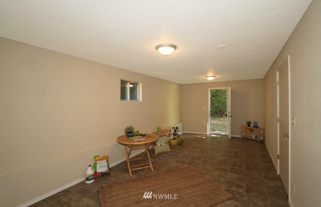 1340 Southwest Berry Lake Road Port Orchard, WA 98367 - Photo 18 of 24 Gallery Image 18