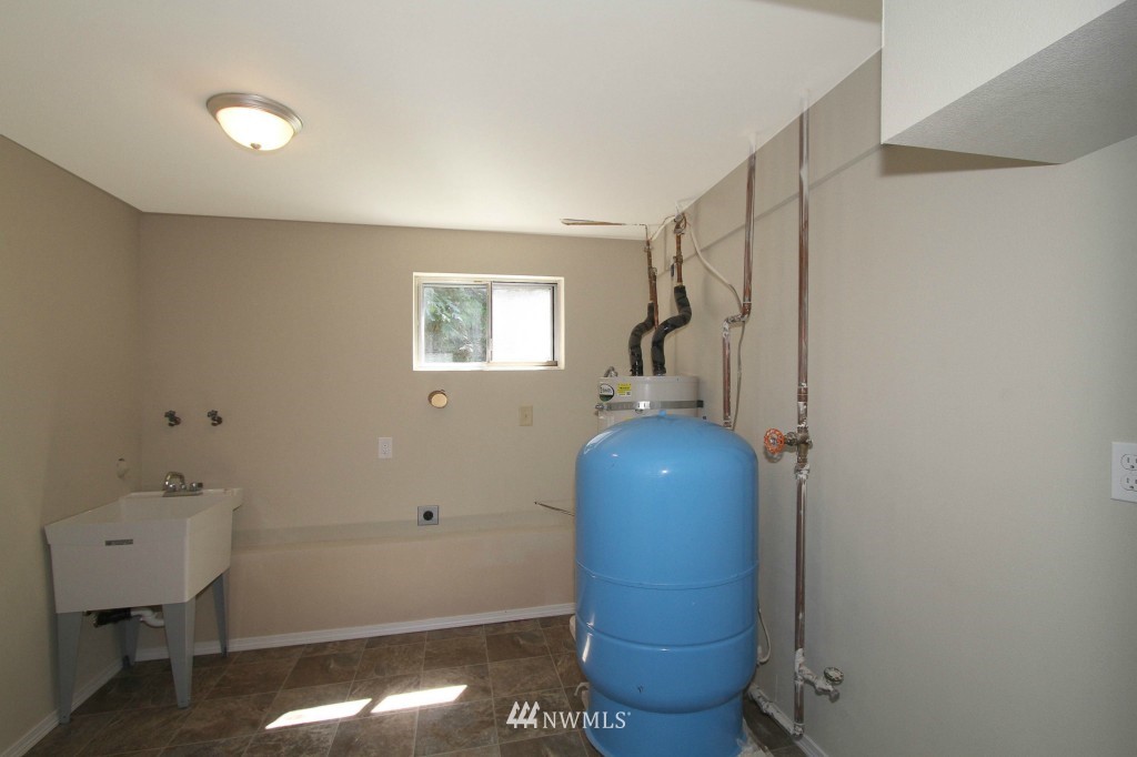 1340 Southwest Berry Lake Road Port Orchard, WA 98367 - Photo 19 of 24 Gallery Image 19