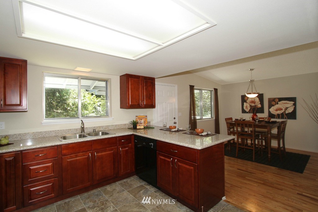 1340 Southwest Berry Lake Road Port Orchard, WA 98367 - Photo 5 of 24 Gallery Image 5