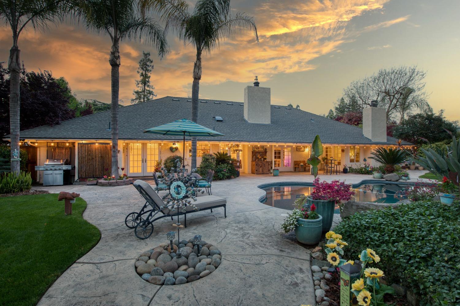 2988 Enterprise Avenue Clovis, CA 93619 - Photo 21 of 99 a view of a patio with table and chairs potted plants
