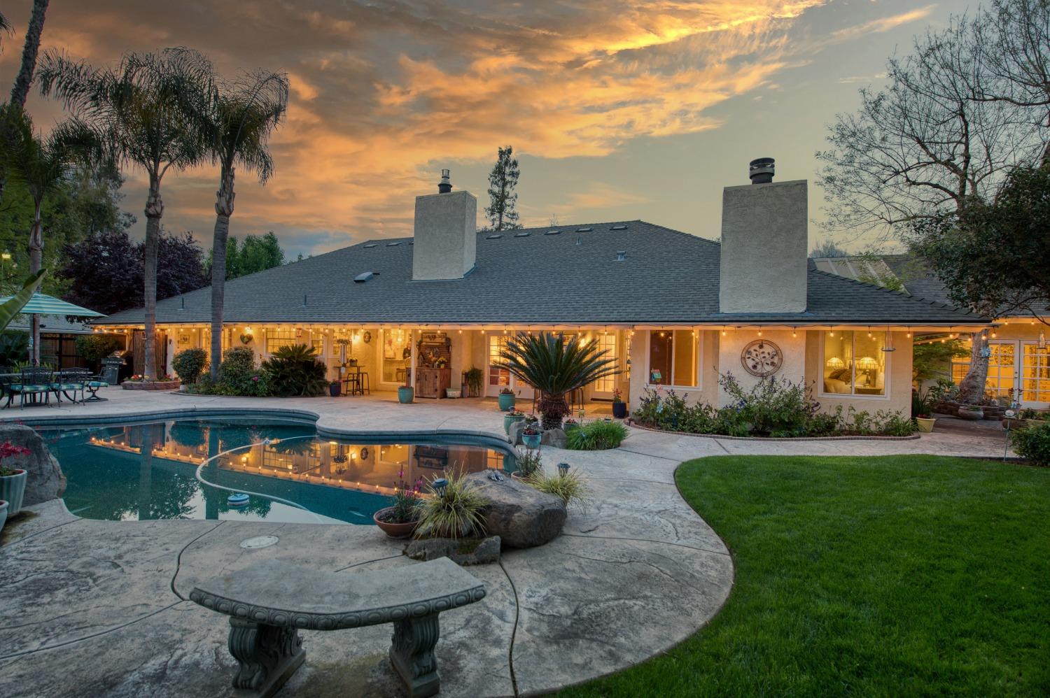 2988 Enterprise Avenue Clovis, CA 93619 - Photo 22 of 99 a view of a chairs and table in the patio