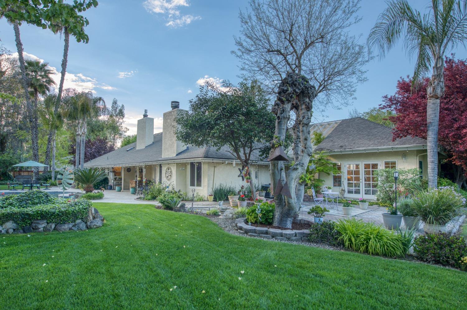 2988 Enterprise Avenue Clovis, CA 93619 - Photo 54 of 99 a front view of house with yard and green space