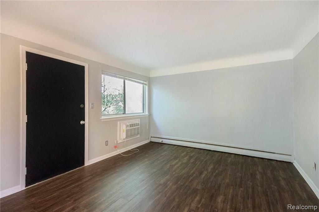 629 West Maple Road, Unit 6298 Clawson, MI 48017 - Photo 4 of 20