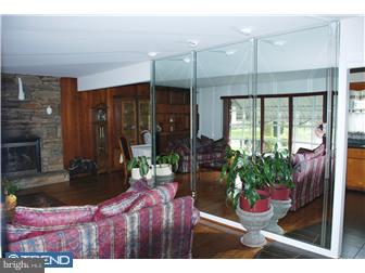 7760 Bennett Road Wyncote, PA 19095 - Photo 3 of 11 Living Room
