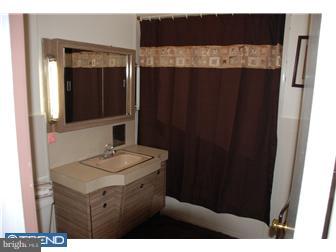 7760 Bennett Road Wyncote, PA 19095 - Photo 10 of 11 Bathroom