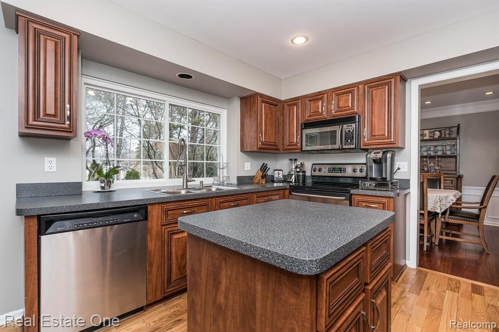 187 Saxon Court Rochester Hills, MI 48307 - Photo 10 of 47