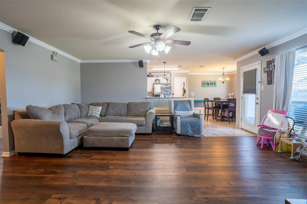 424 Northeast Murphy Road Burleson, TX 76028 - Photo 8 of 24