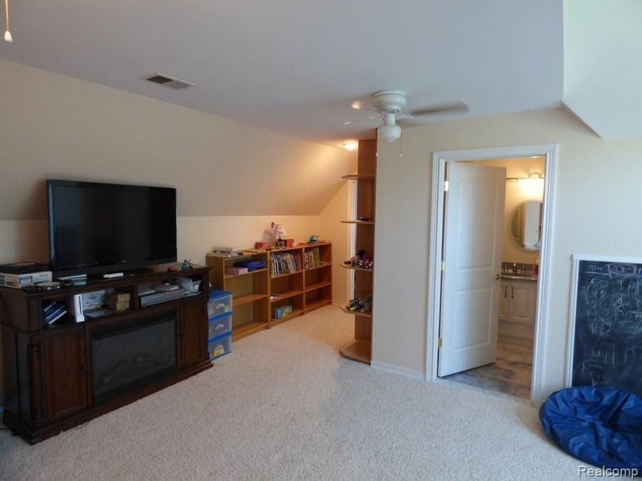 10126 Gordon Road Fenton, MI 48430 - Photo 18 of 37 P1050389.jpg