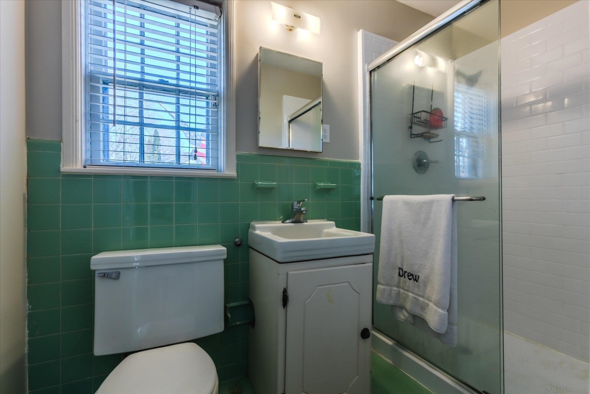 1490 Hayne Road Memphis, TN 38119 - Photo 27 of 33 a bathroom with a toilet sink and mirror