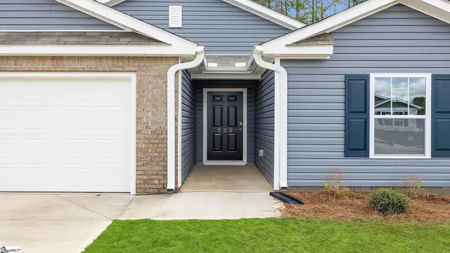 $234,900 | 225 Pristine Drive, Greenwood, SC 29646