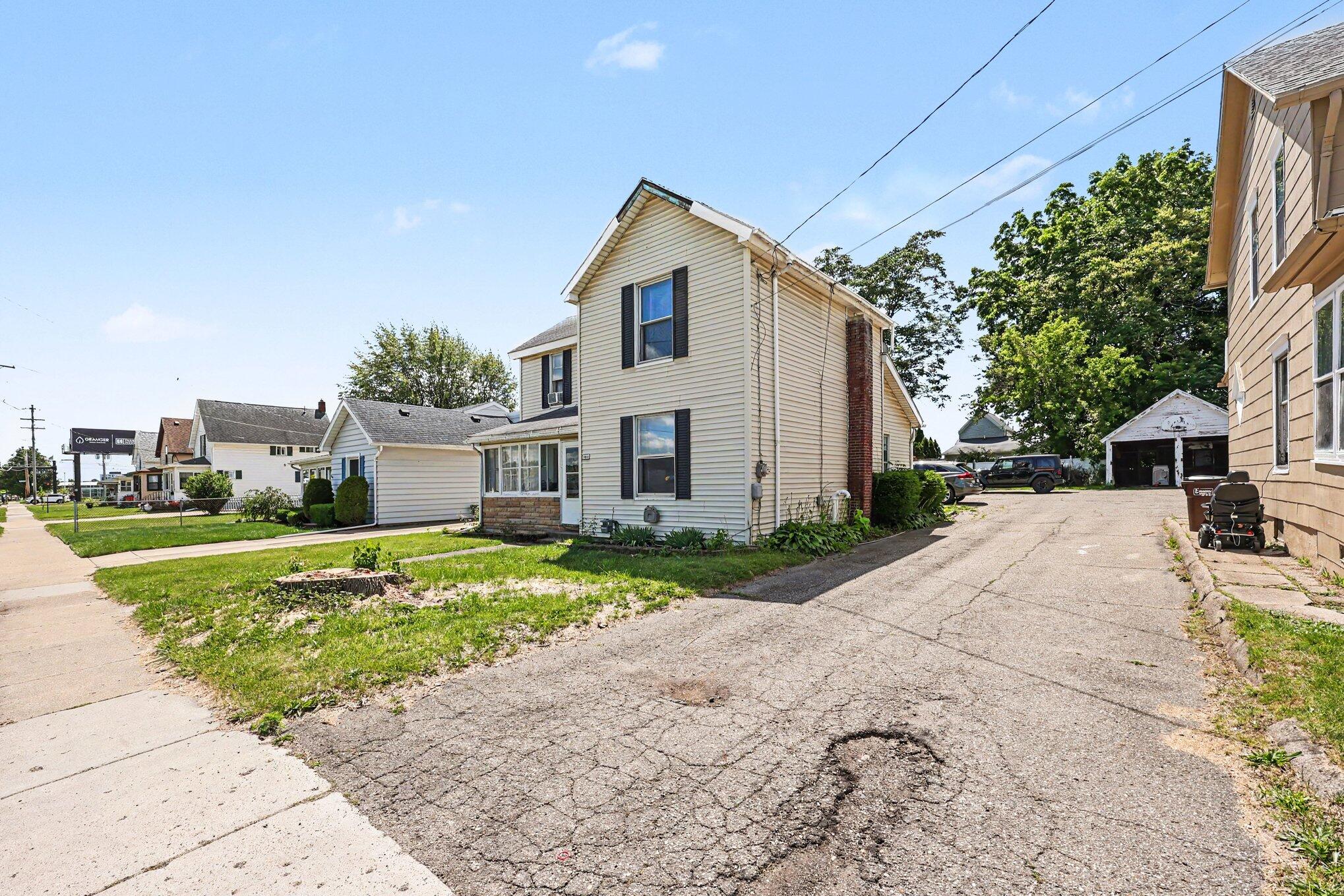 1024 Cooper Street Jackson, MI 49202 - Photo 3 of 17 004_file_9256