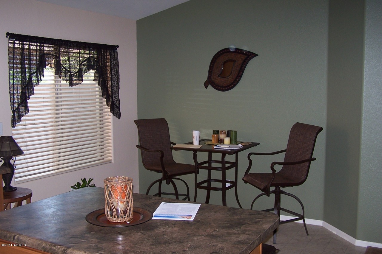 4186 East Citrine Road San Tan Valley, AZ 85143 - Photo 4 of 9 EATING AREA