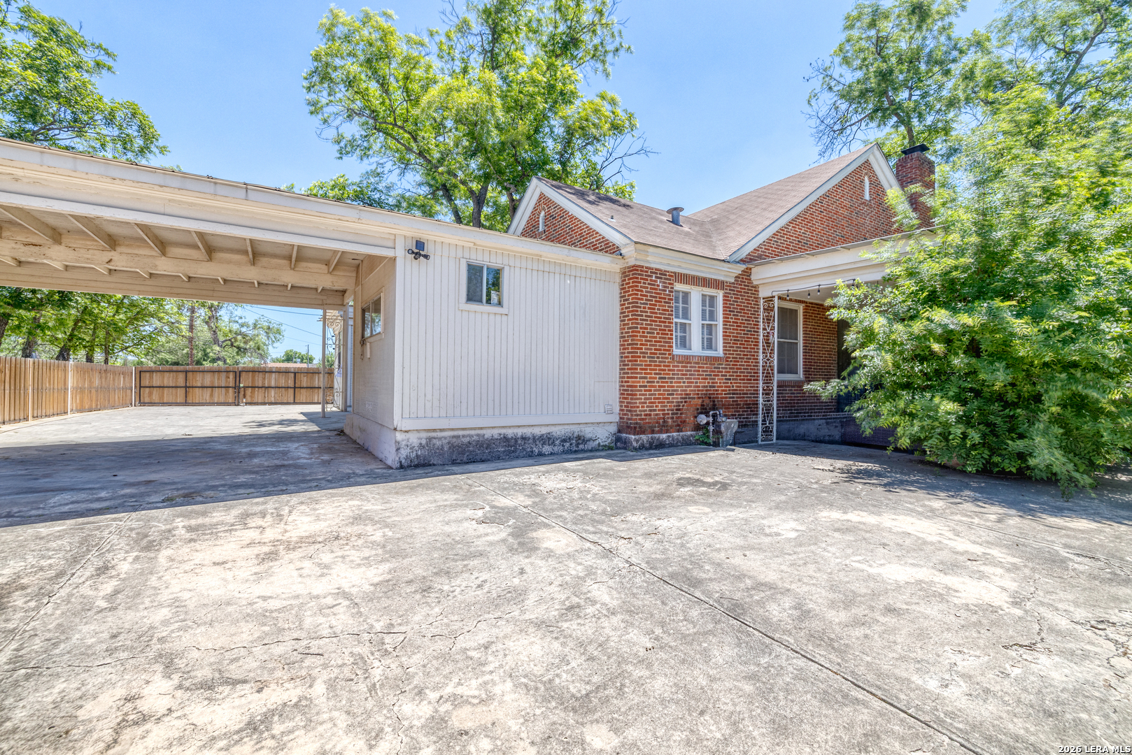 440 South Getty Street Uvalde, TX 78801 - Photo 32 of 39