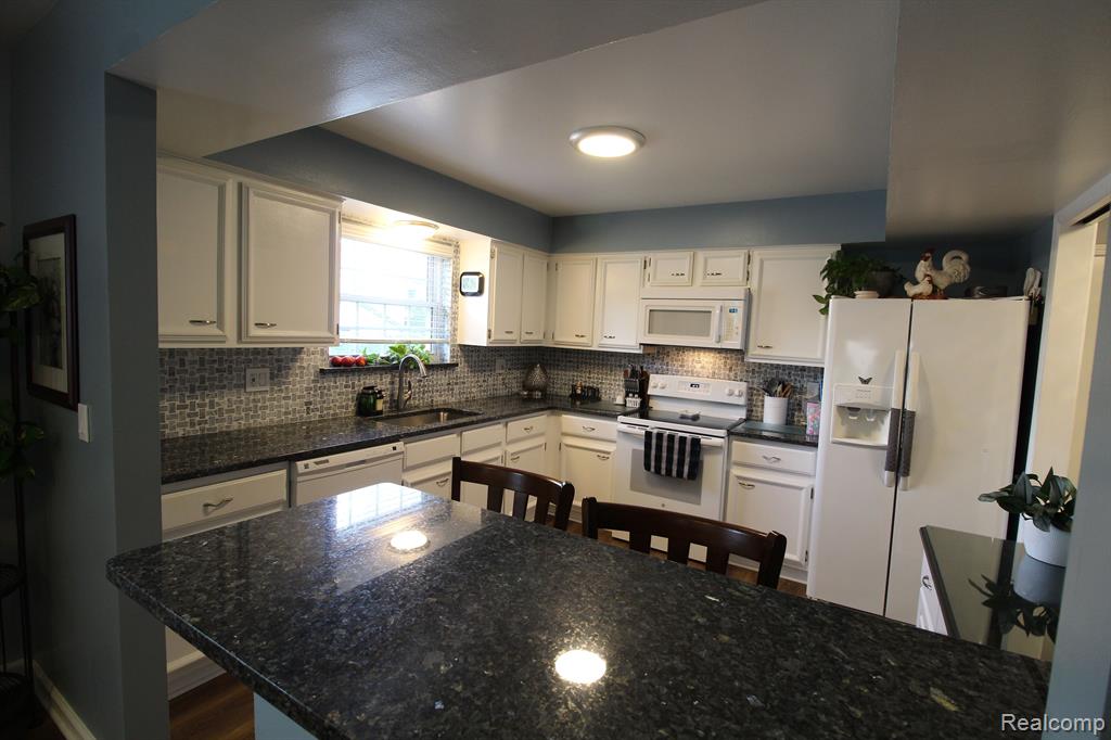 31775 Ridgeside Drive, Unit 2 Farmington Hills, MI 48334 - Photo 16 of 90