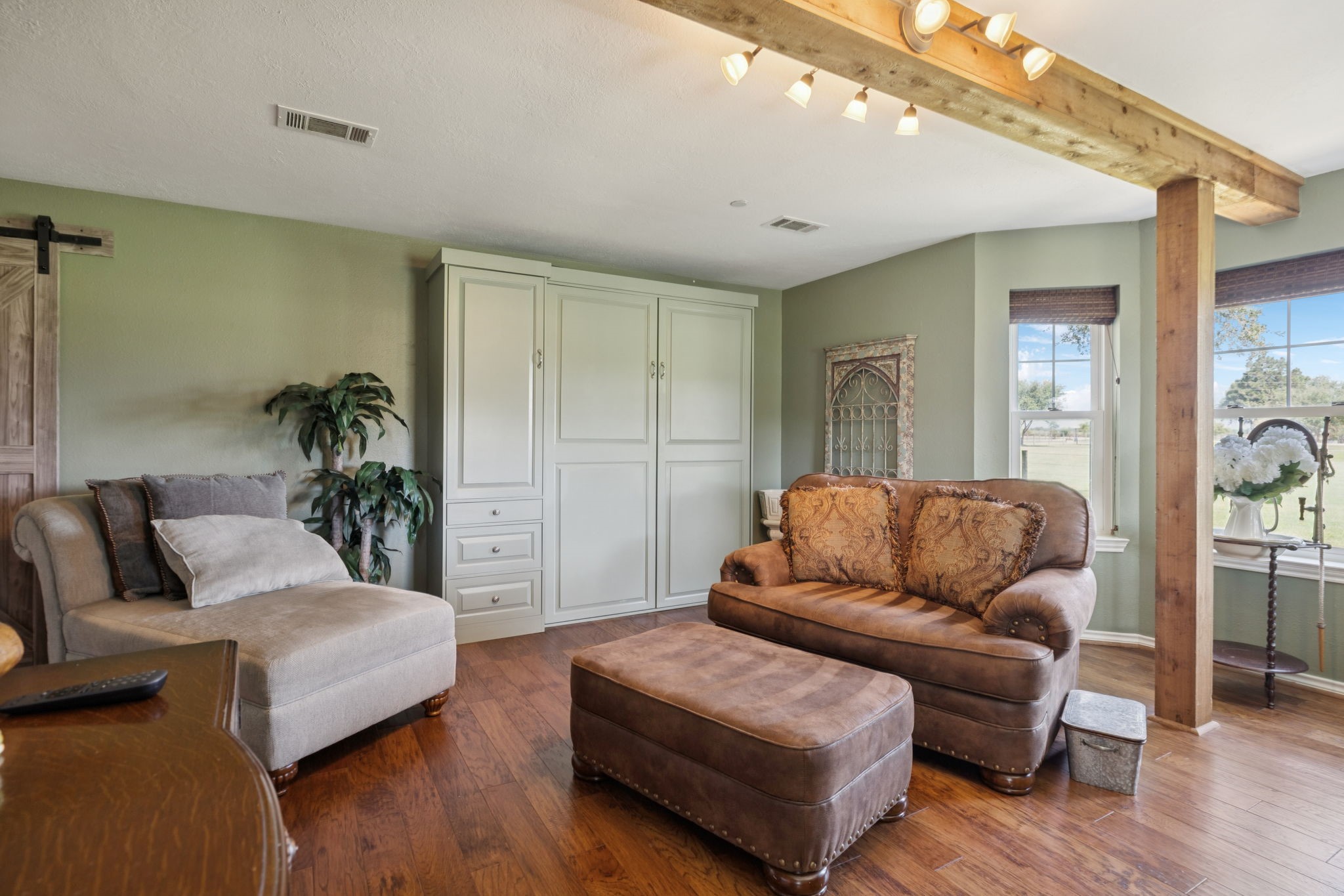 31229 Rochen Road Waller, TX 77484 - Photo 21 of 50 a living room with furniture and a couch