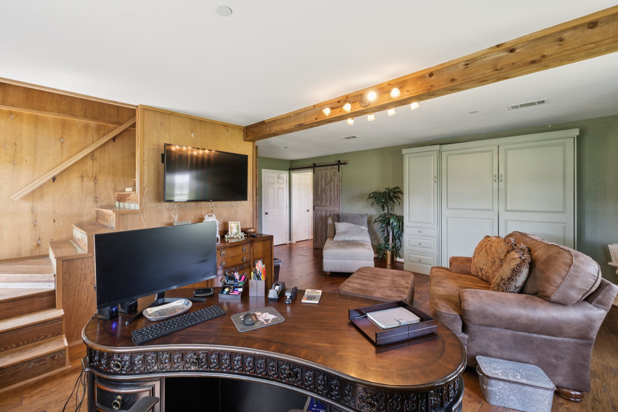 31229 Rochen Road Waller, TX 77484 - Photo 22 of 50 a living room with furniture and a flat screen tv