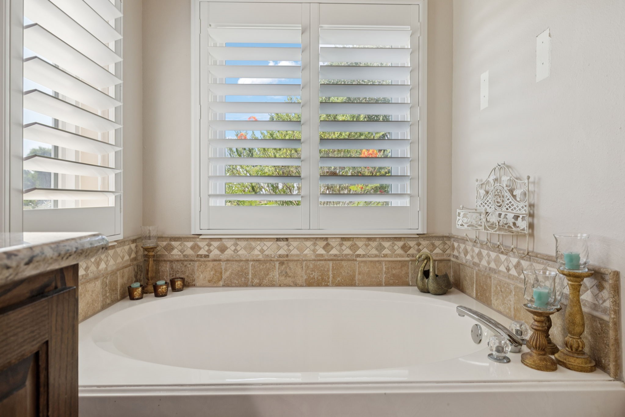 31229 Rochen Road Waller, TX 77484 - Photo 27 of 50 a bathroom with bathtub and window