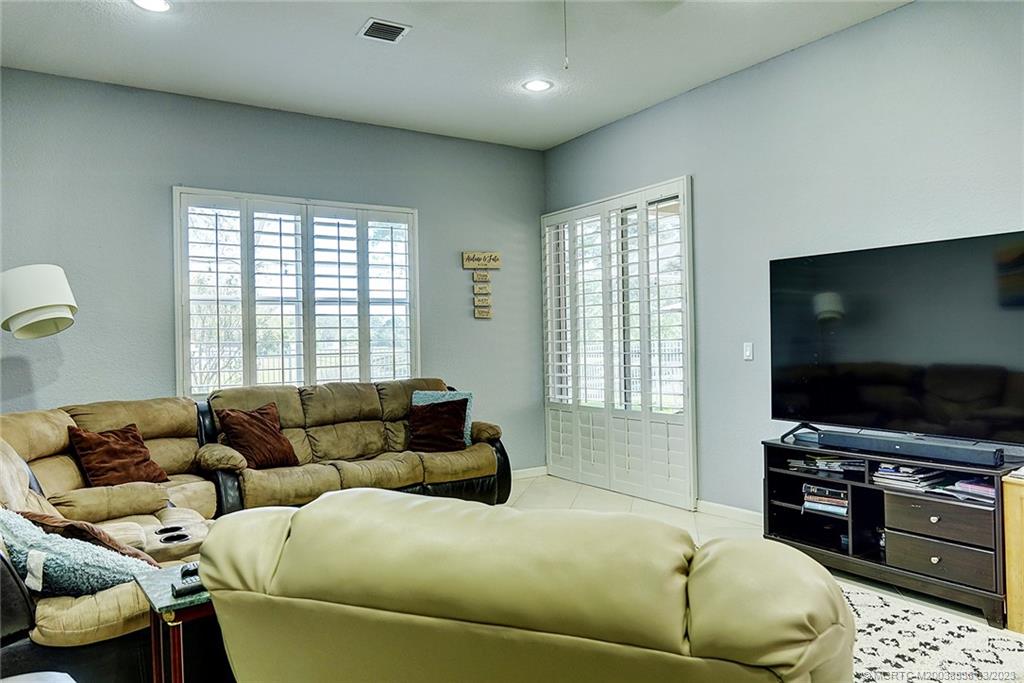 1041 Southeast Fleming Way Stuart, FL 34997 - Photo 12 of 38 Gallery Image 12