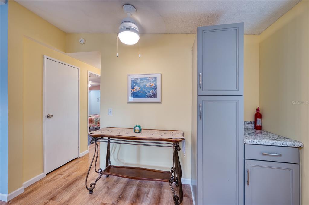 6269 Parakeet Road Englewood, FL 34224 - Photo 4 of 28 a room that has a table and chair