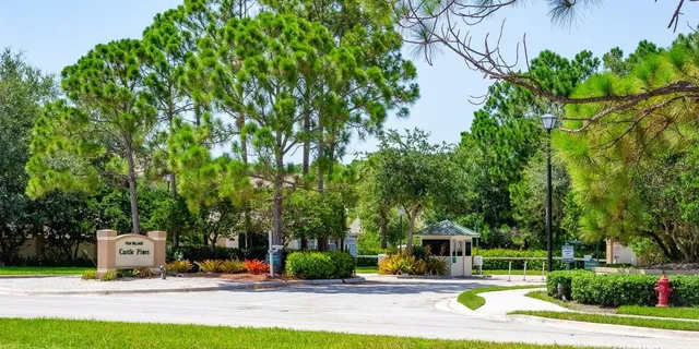 a view of a yard in front of the house