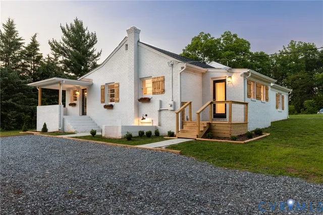 $275,000 | 3806 Richmond Highway, Spout Spring, VA 24593